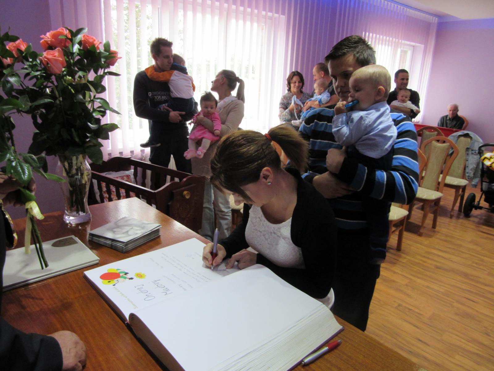 Fotogaléria Uvítanie detí r. 2016 (30) Uvítanie detí r. 2016